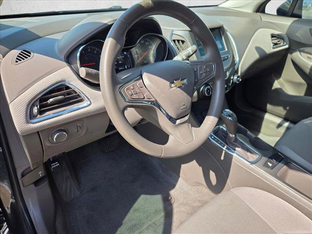 Used 2018 Chevrolet Cruze LT w/ Convenience Package FWD image 10