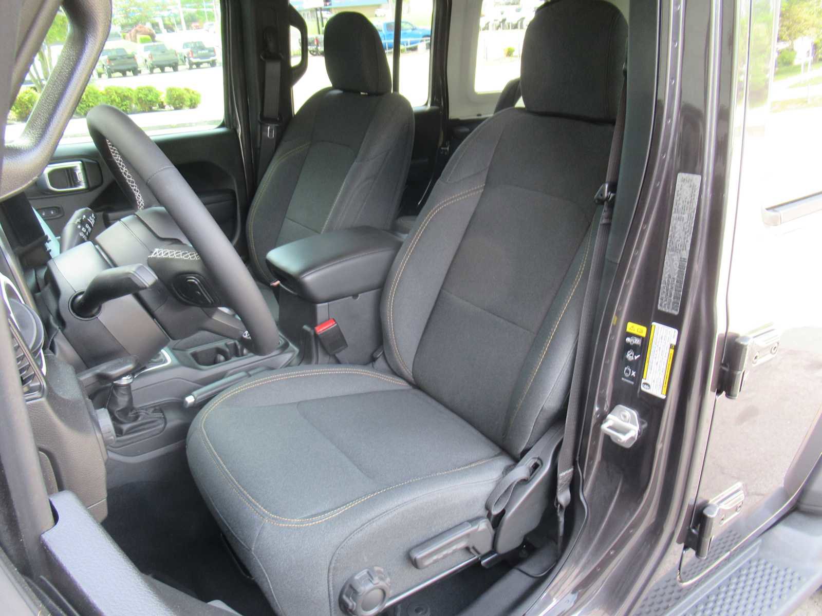 Used 2025 Jeep Wrangler Sport S image 19