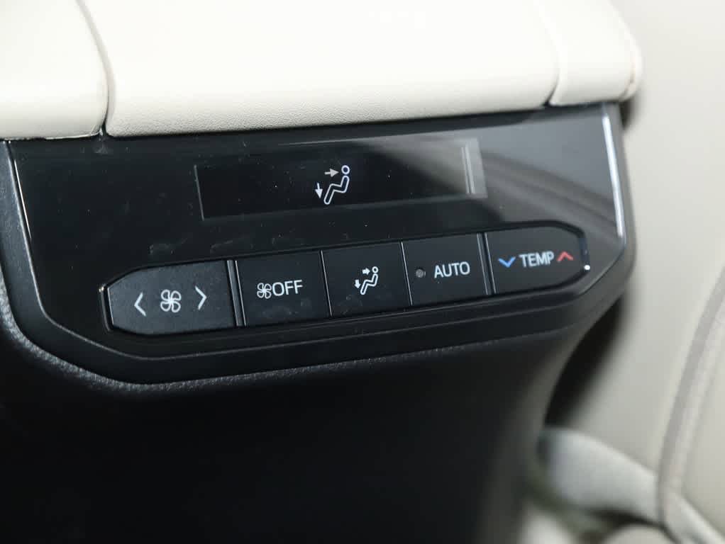 Used 2024 Toyota Highlander Limited AWD/4WD image 15
