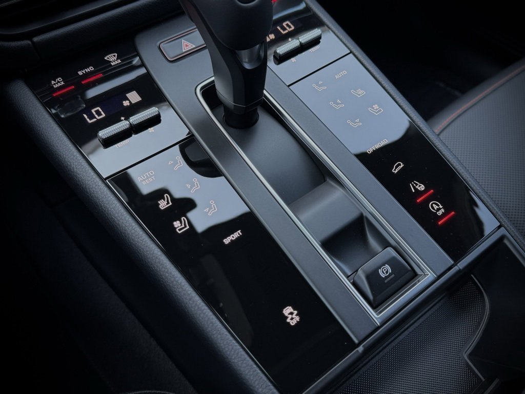 New 2025 Porsche Macan image 27