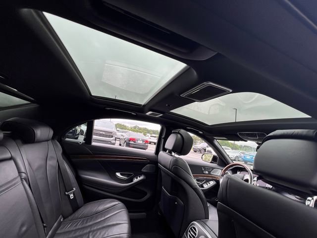 Used 2017 Mercedes-Benz S 550 Sedan image 37