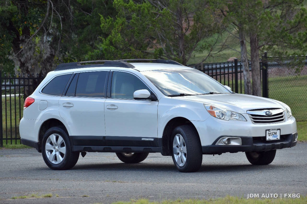 Used 2012 Subaru Outback 2.5i Premium w/ All-Weather Pkg AWD/4WD image 4