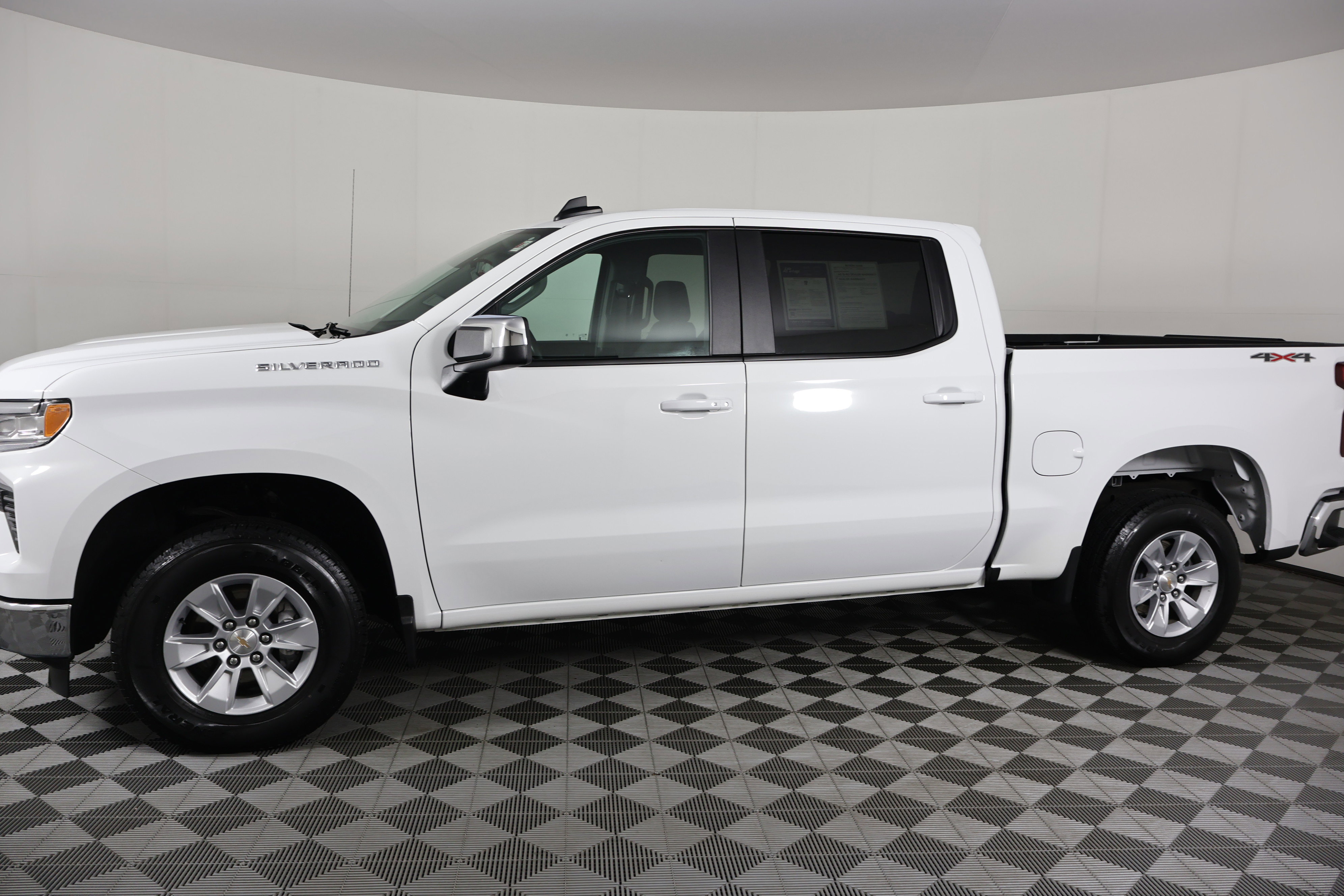 Used 2025 Chevrolet Silverado 1500 LT image 9