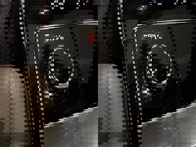 Used 2020 Land Rover Range Rover Velar R-Dynamic S image 16