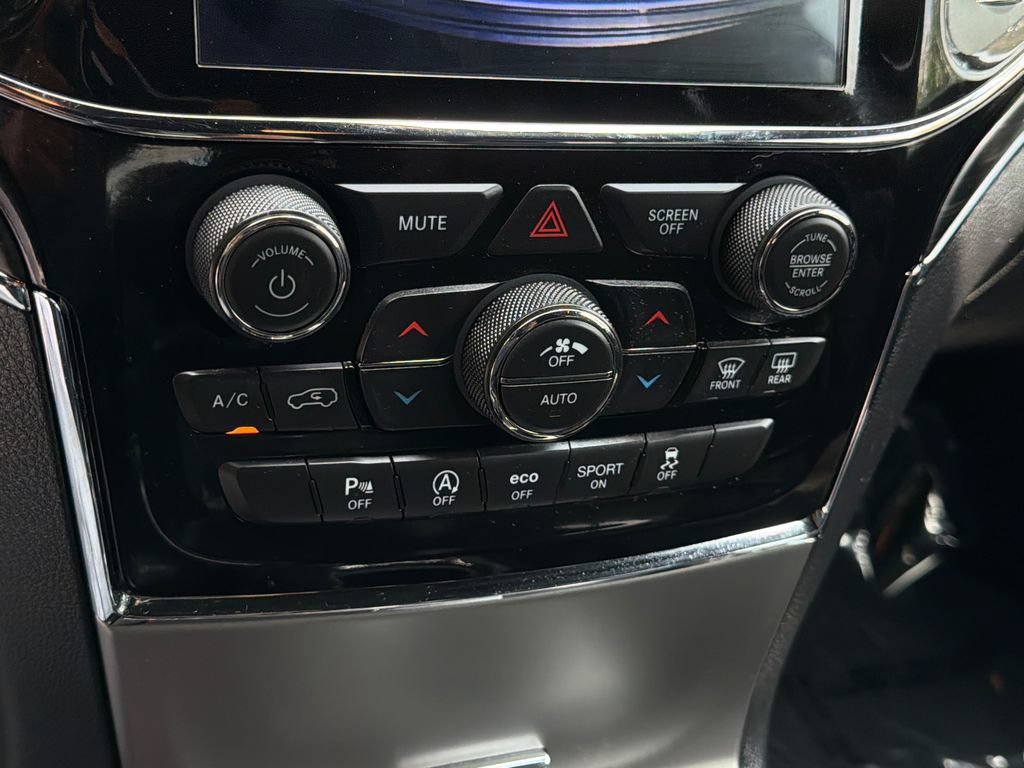 Used 2020 Jeep Grand Cherokee Limited AWD/4WD image 31