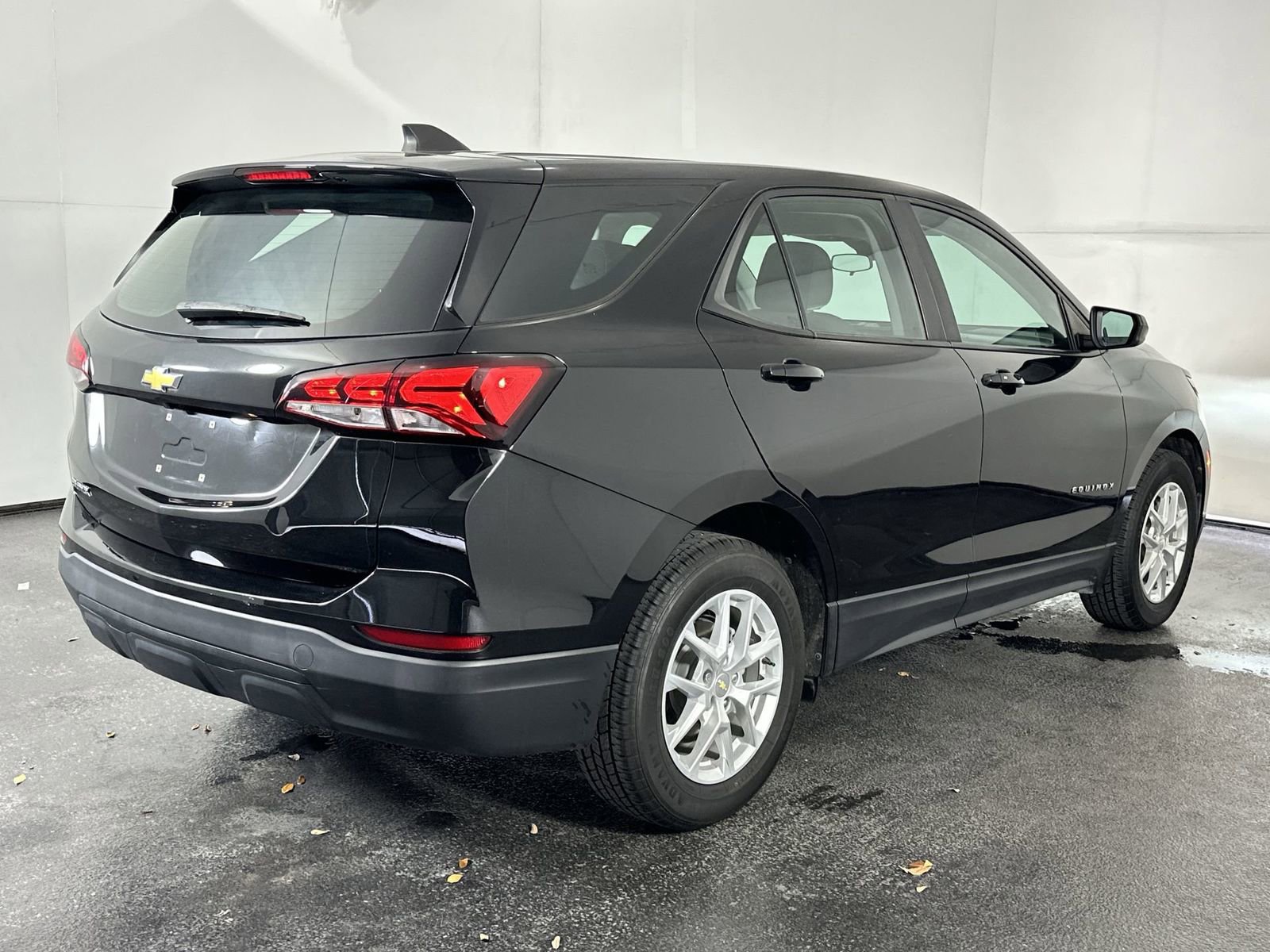 Used 2022 Chevrolet Equinox LS image 8