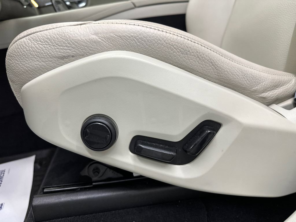 Used 2023 Volvo XC90 B5 Plus image 10