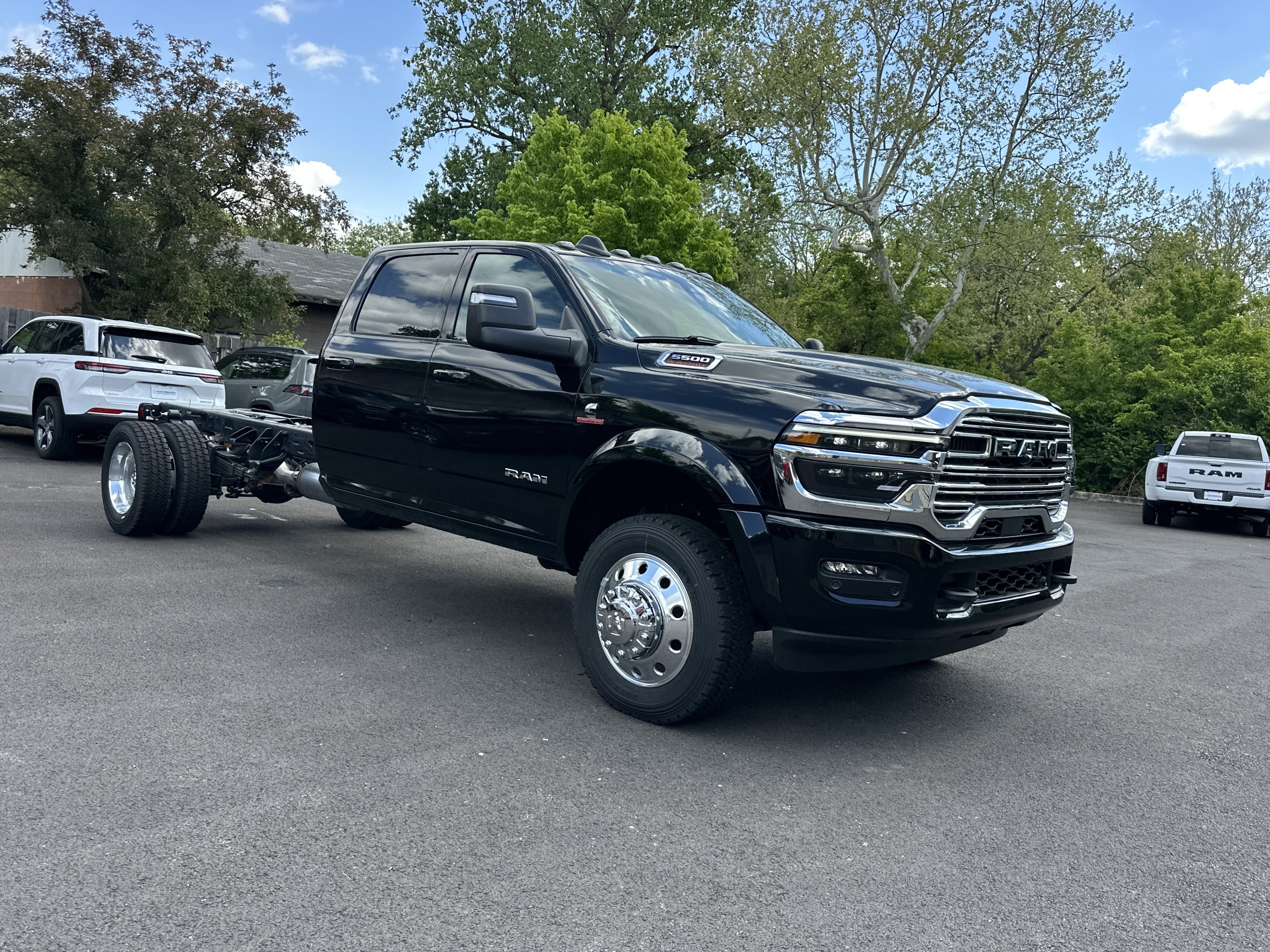 New 2026 RAM 5500 4x4 Crew Cab w/ Laramie Trim Package image 20