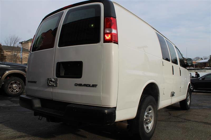 Used 2022 Chevrolet Express 2500 w/ Driver Convenience Package image 8