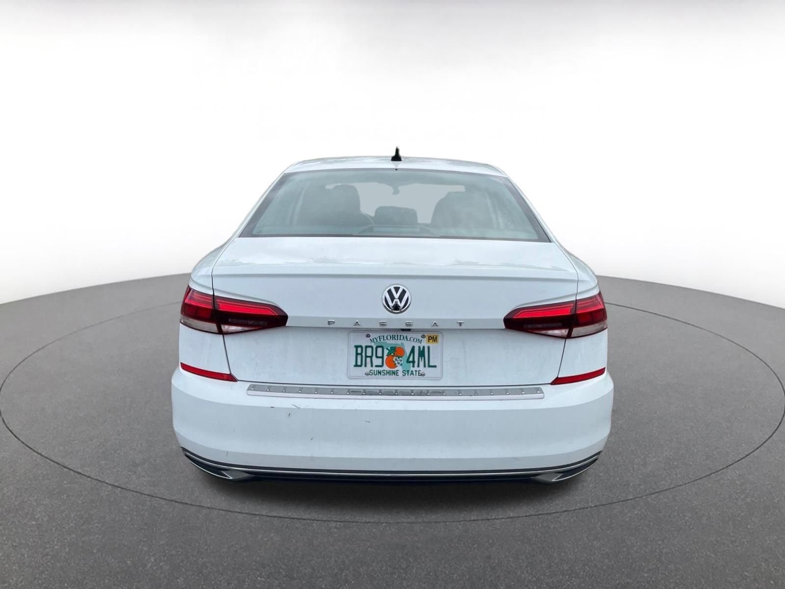 Used 2022 Volkswagen Passat 2.0T SE FWD image 6