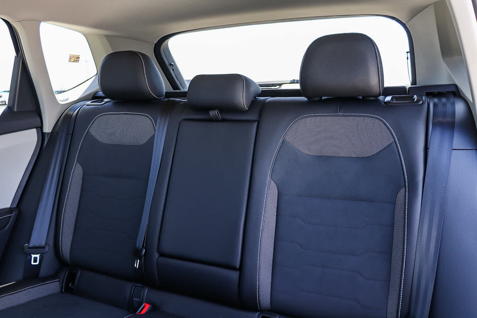 New 2025 Volkswagen Taos SE FWD image 19