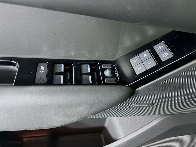 Used 2026 Land Rover Range Rover Velar S image 20