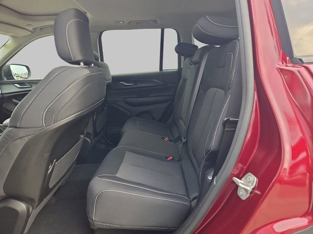 Used 2024 Jeep Grand Cherokee Laredo X image 16