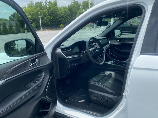 New 2025 Jeep Grand Cherokee L Limited w/ Luxury Tech Group II image 15