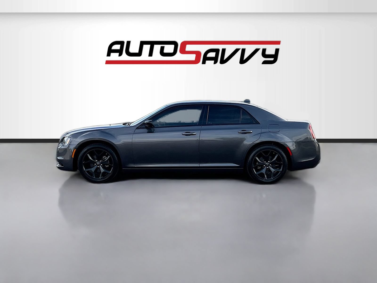 Used 2022 Chrysler 300 Touring w/ Sport Appearance Package RWD image 4