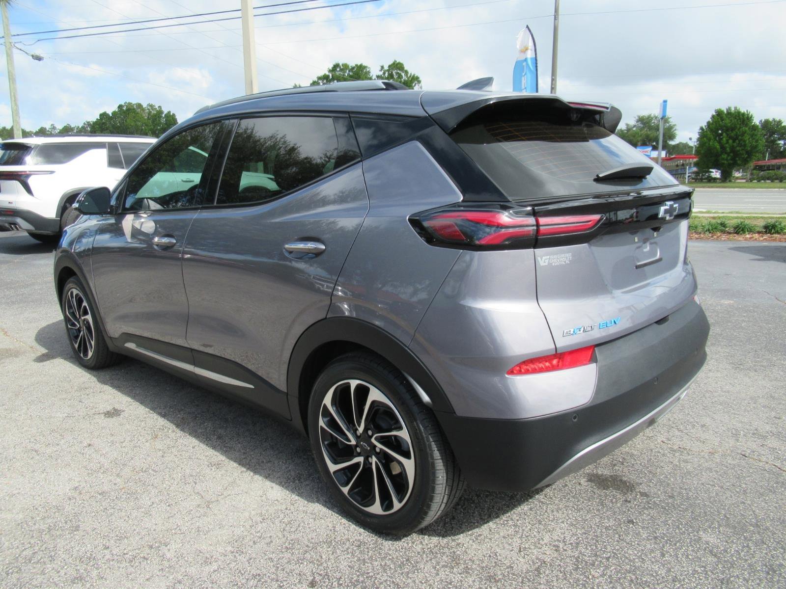 Used 2023 Chevrolet Bolt EUV Premier w/ Sun & Sound Package image 6