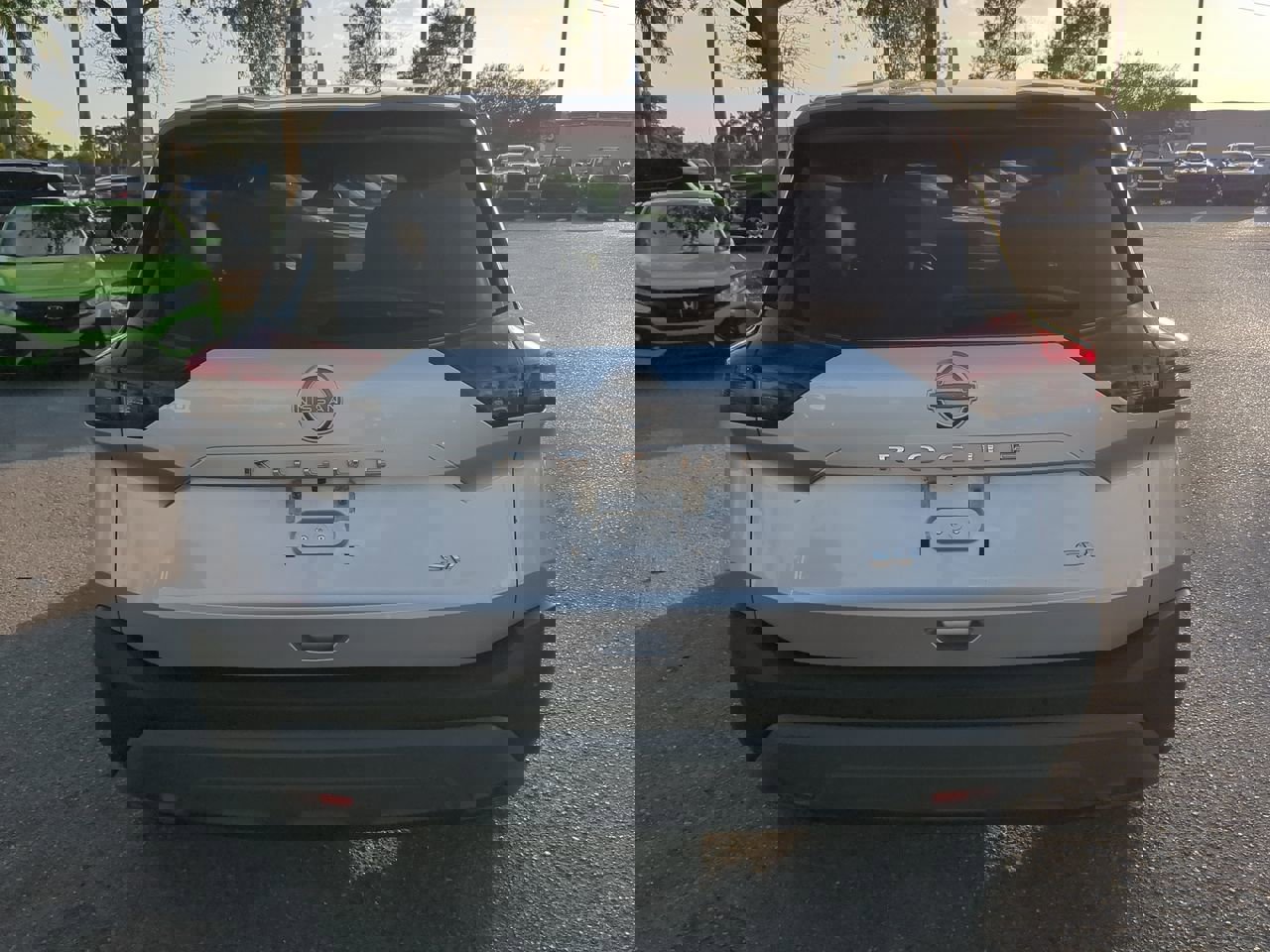 Used 2023 Nissan Rogue SV image 6