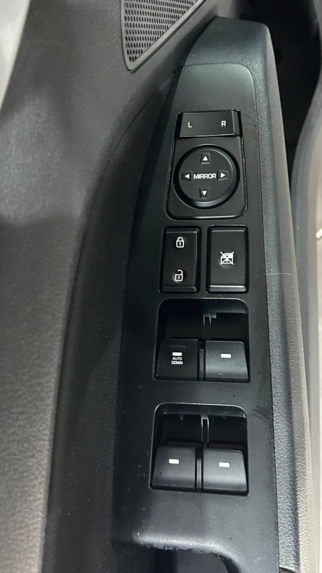 Used 2020 Hyundai Elantra SEL w/ Cargo Package (C1) FWD image 32