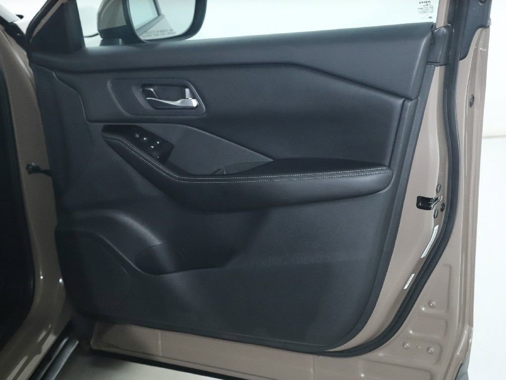 Used 2025 Nissan Rogue SV AWD/4WD image 34