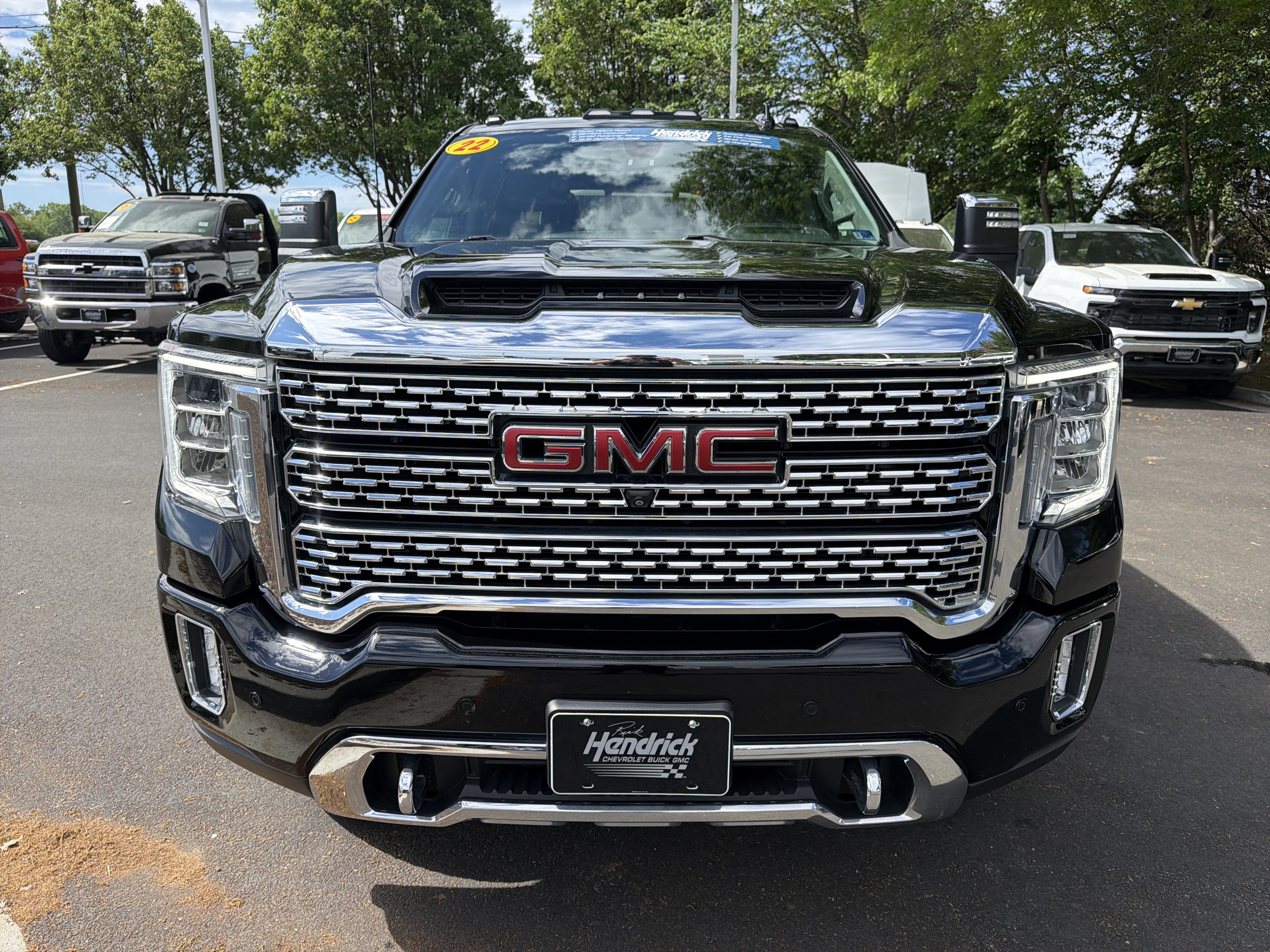 Used 2022 GMC Sierra 2500 Denali w/ Denali Ultimate Package AWD/4WD image 3