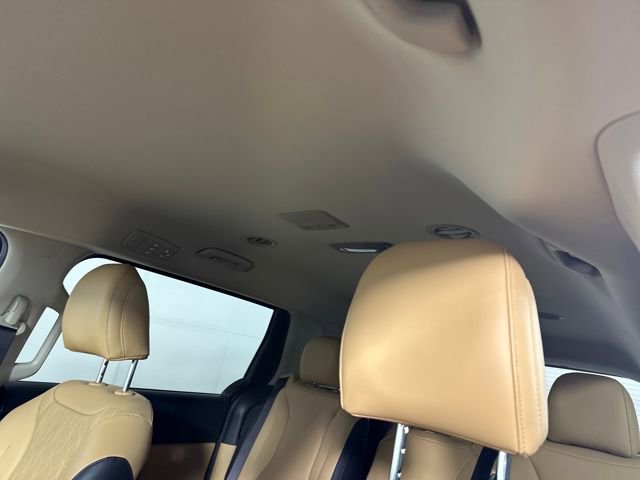 Used 2023 Kia Carnival LX image 12