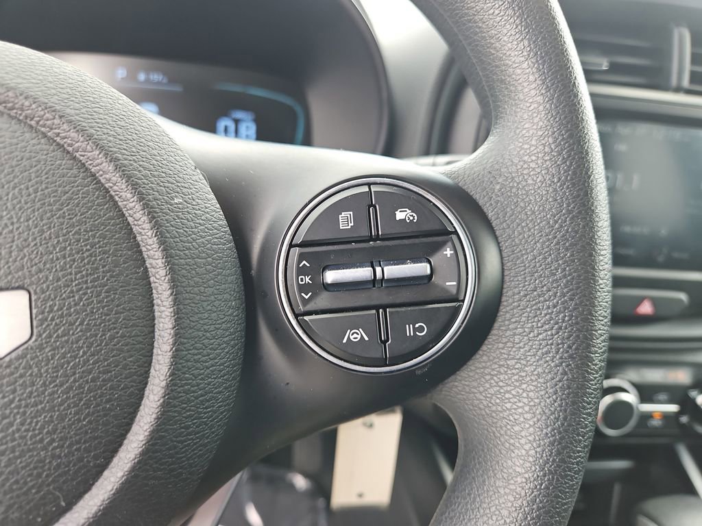 Used 2025 Kia Soul LX w/ LX Technology Package FWD image 21