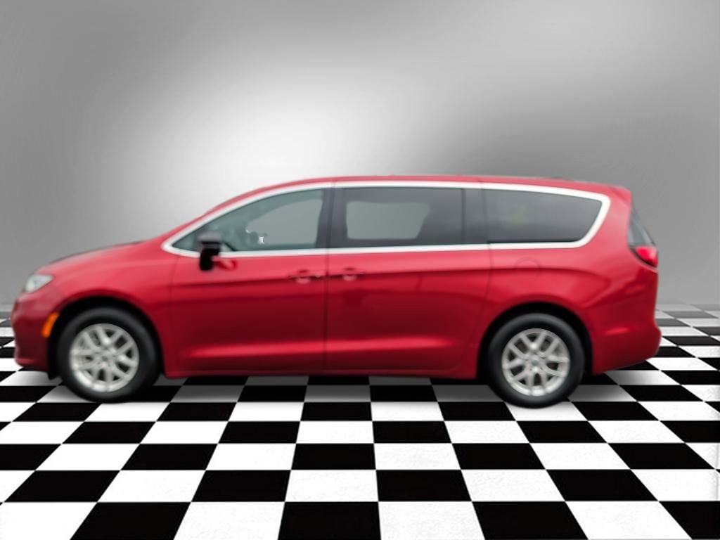 Used 2025 Chrysler Pacifica Select image 10