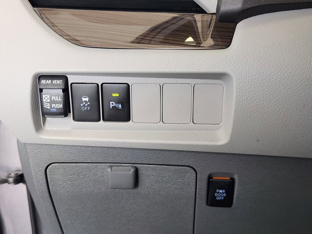 Used 2020 Toyota Sienna XLE Premium w/ Carpet Mat Package AWD/4WD image 23