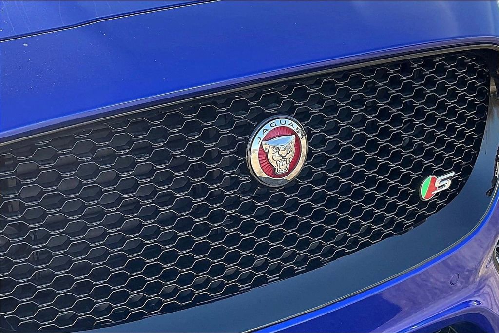 Used 2020 Jaguar F-PACE S image 32