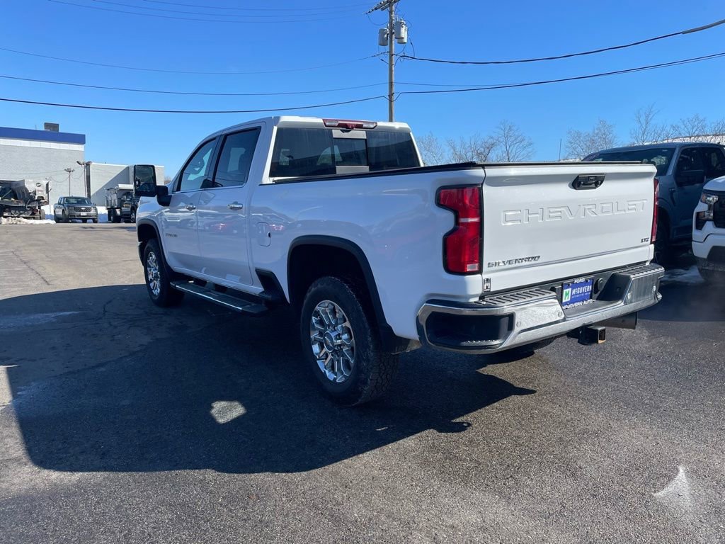 Used 2025 Chevrolet Silverado 3500 LTZ w/ LTZ Premium Package image 3