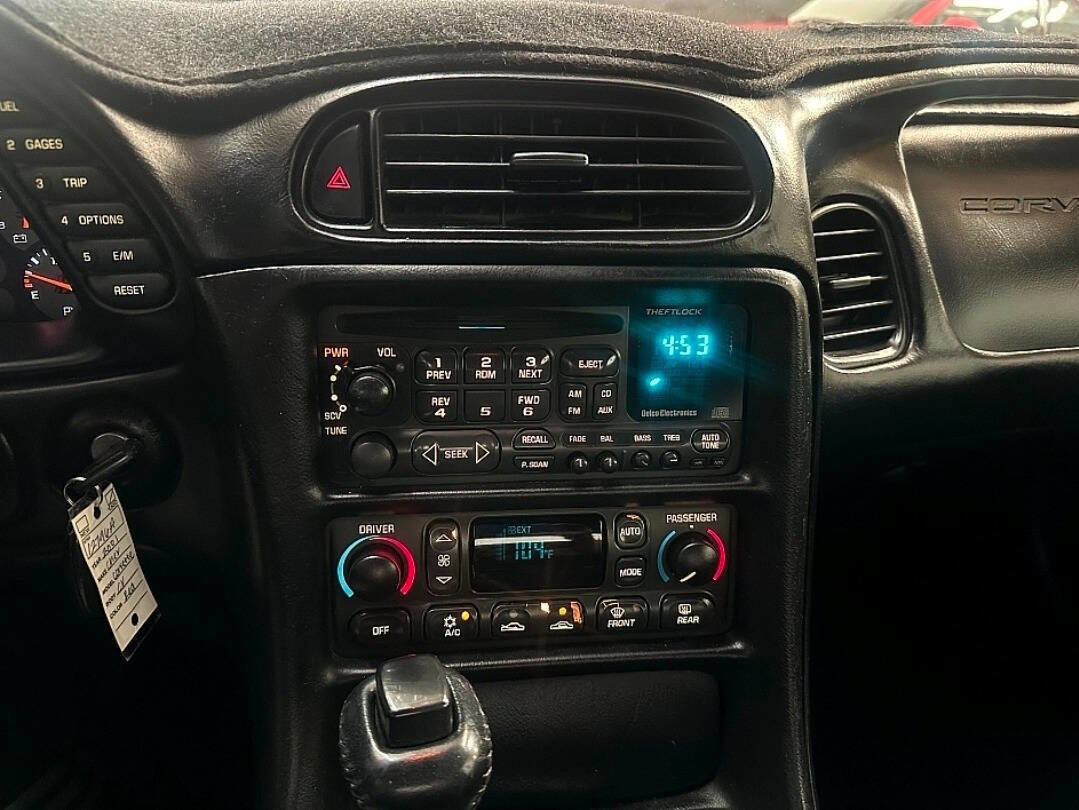 Used 2001 Chevrolet Corvette Convertible w/ Preferred Equipment Group2 image 19