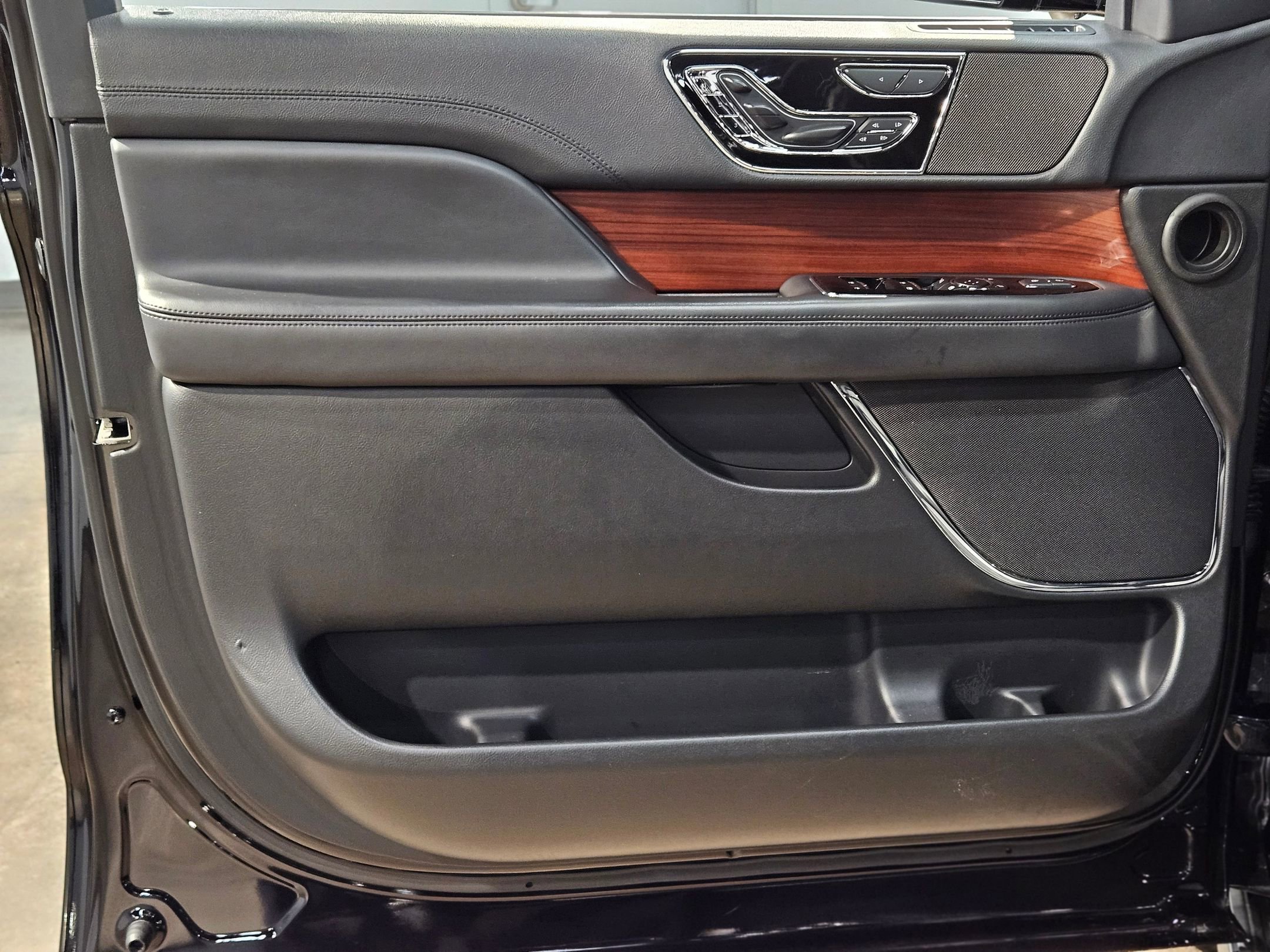 Used 2024 Lincoln Navigator Reserve image 20