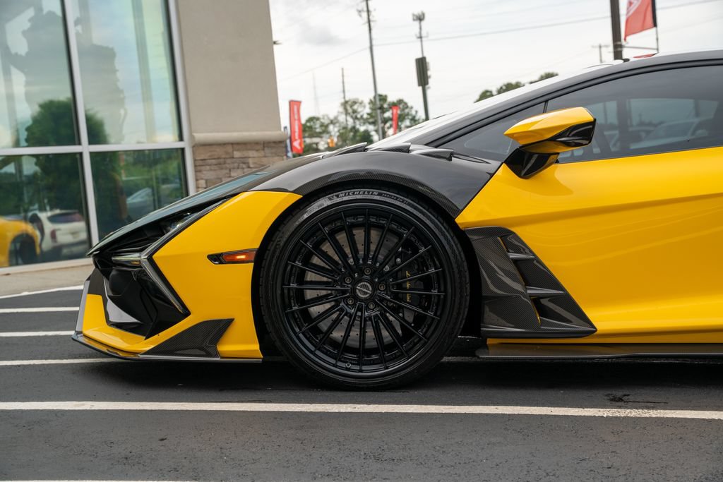 Used 2024 Lamborghini Revuelto AWD/4WD image 25