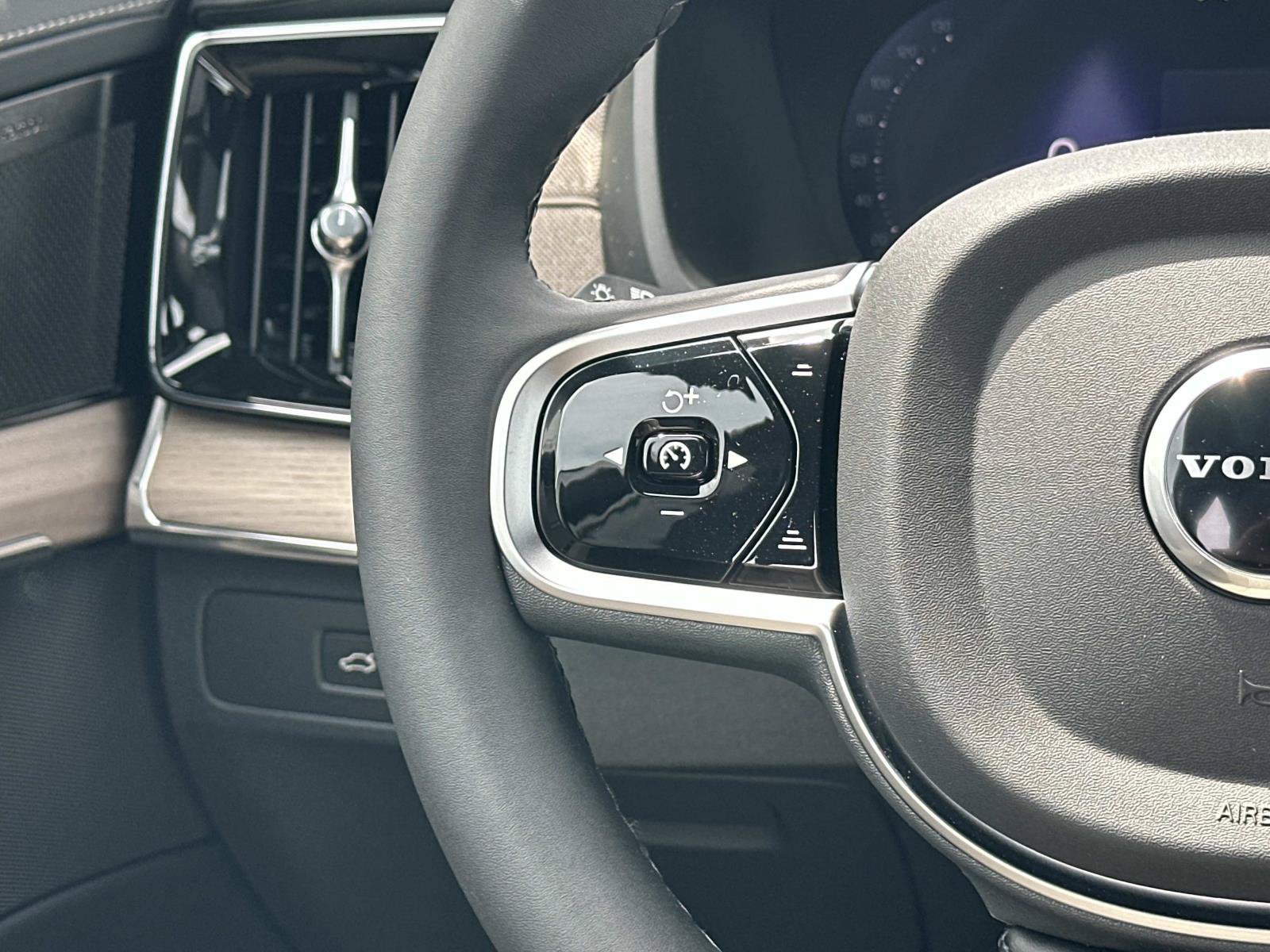 New 2026 Volvo XC90 T8 Plus w/ Protection Package Premier AWD/4WD image 8