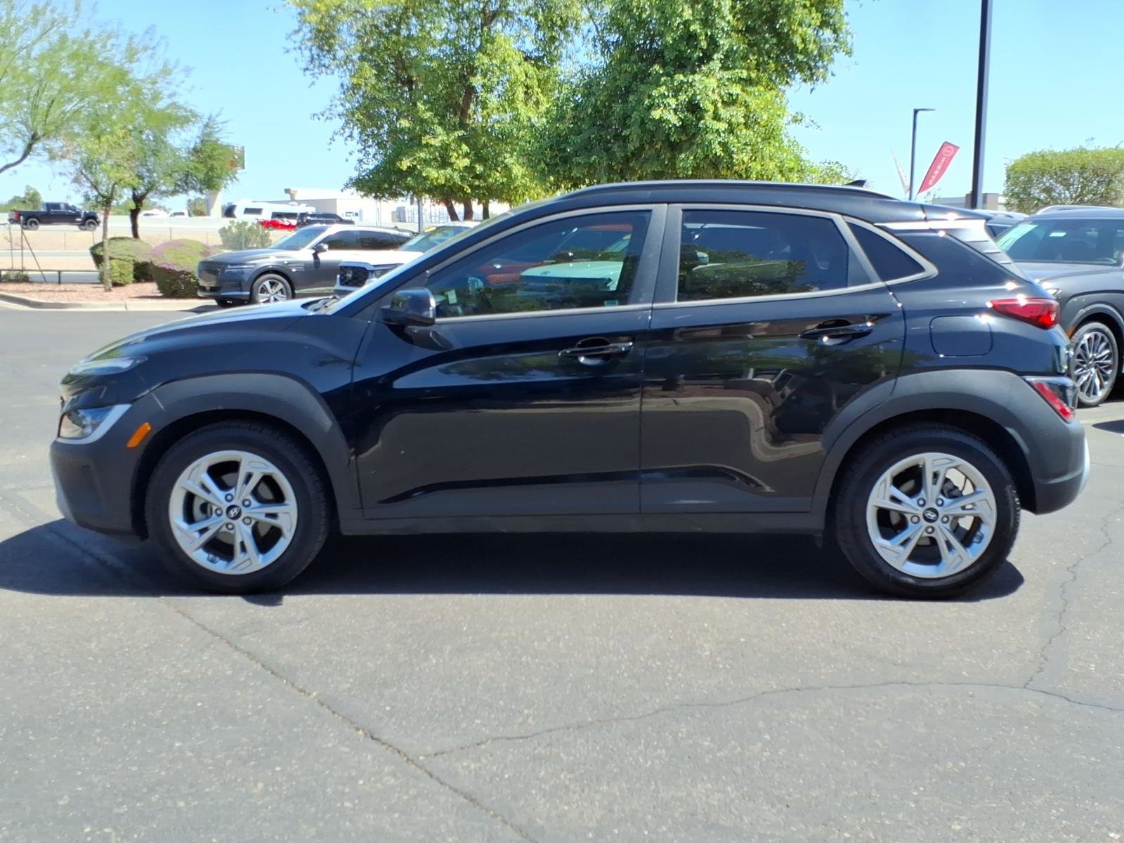 Used 2023 Hyundai Kona SEL w/ Convenience Package FWD image 2