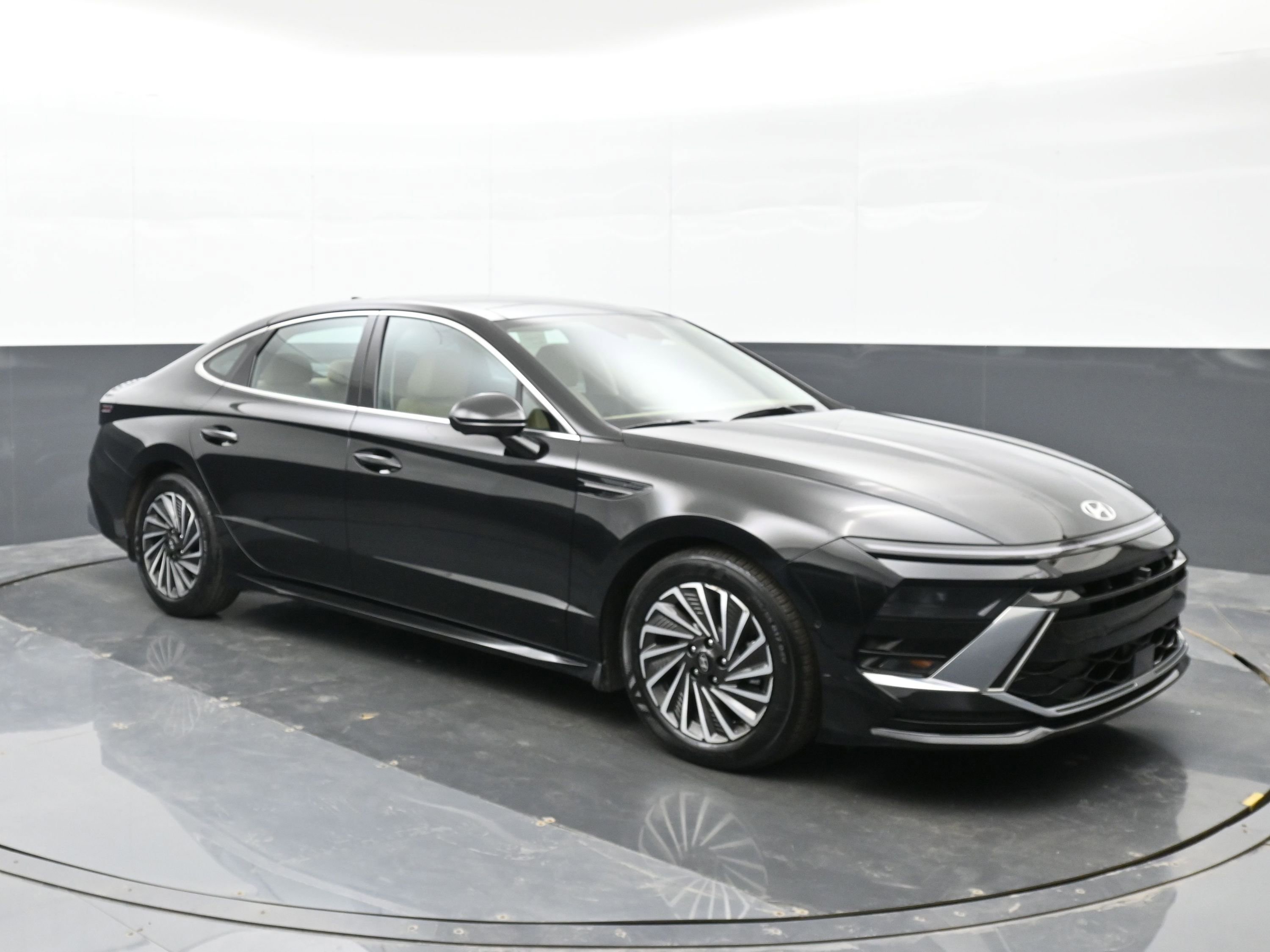 Certified 2025 Hyundai Sonata Limited image 6
