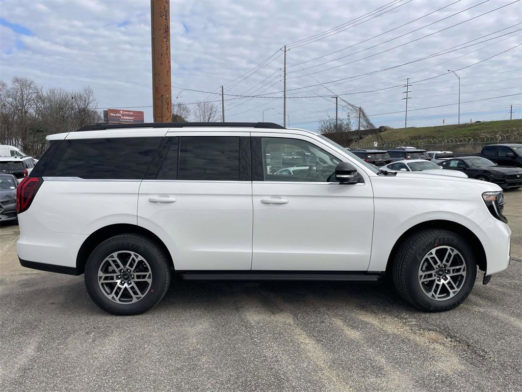 New 2026 Ford Expedition Active image 2