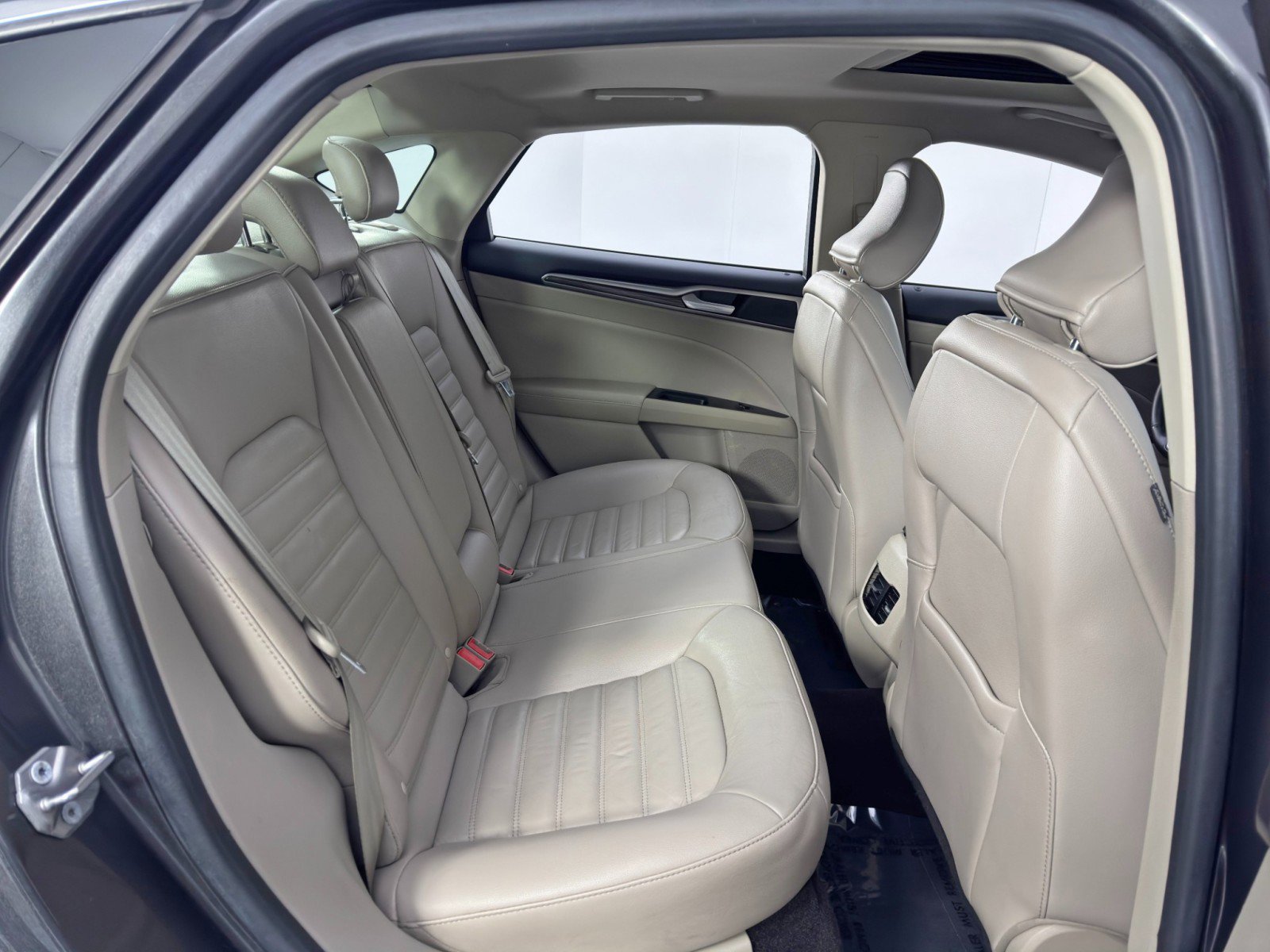 Used 2017 Ford Fusion SE w/ Fusion SE Technology Package image 33