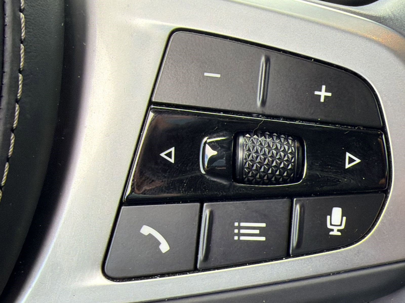 Used 2025 BMW X5 sDrive40i w/ M Sport Package image 21