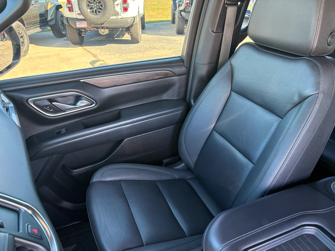 Used 2023 Chevrolet Tahoe LT w/ Luxury Package image 42