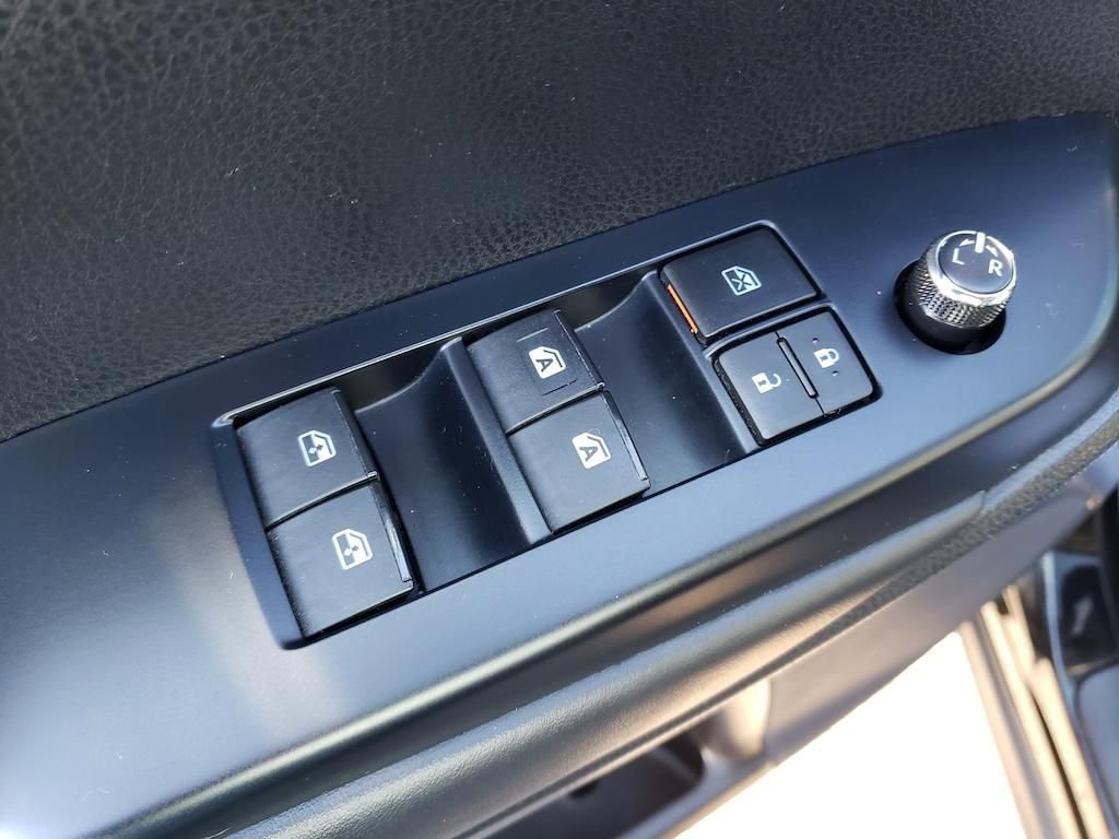 Used 2019 Toyota Highlander XLE image 22