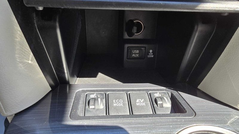 Used 2012 Toyota Camry XLE w/ Leather Pkg FWD image 25