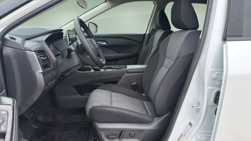 Certified 2026 Nissan Rogue SV w/ Cold Weather Package AWD/4WD image 18