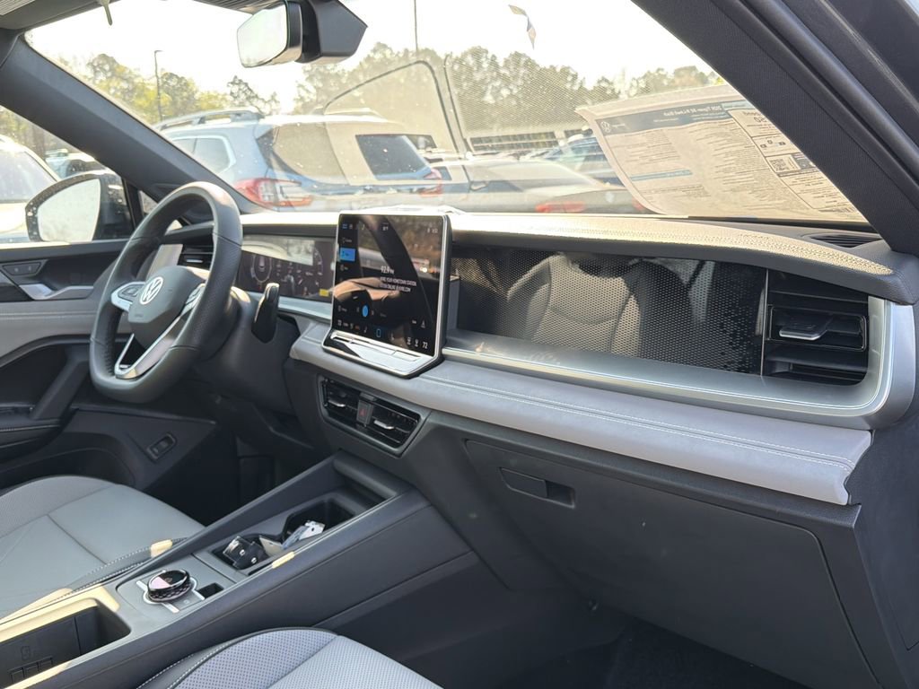 New 2026 Volkswagen Tiguan SE R-Line FWD image 21