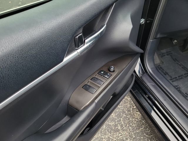 Used 2023 Toyota Camry SE FWD image 9