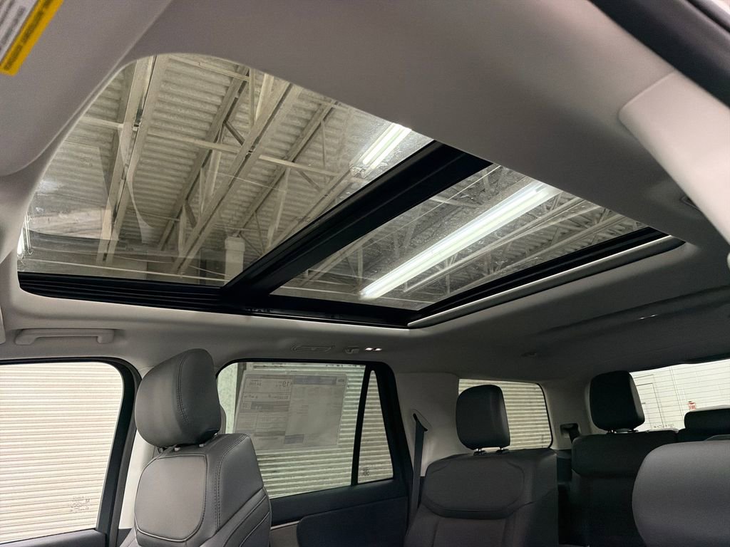 New 2026 Ford Expedition Active image 9