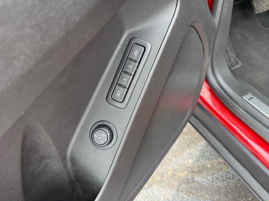 Used 2023 Chevrolet Equinox Premier image 18