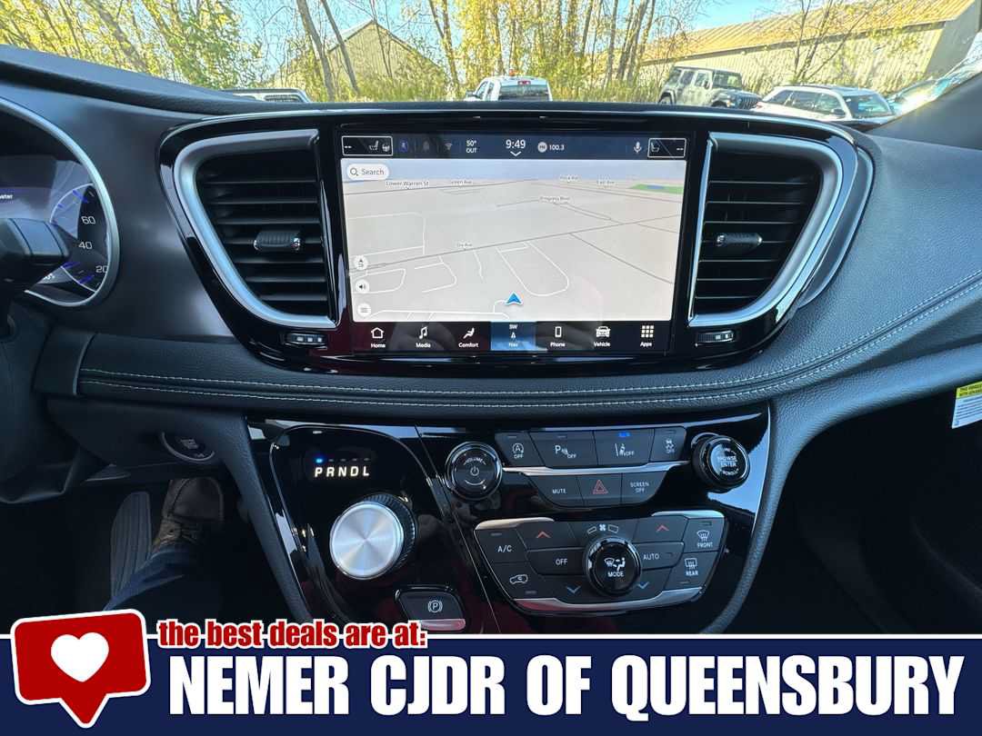 New 2026 Chrysler Pacifica Select AWD/4WD image 18