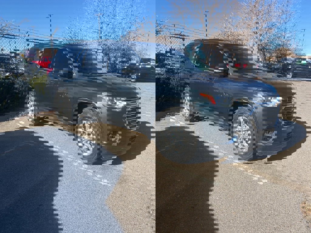 Used 2020 Chevrolet Traverse LT w/ Driver Confidence II Package image 1