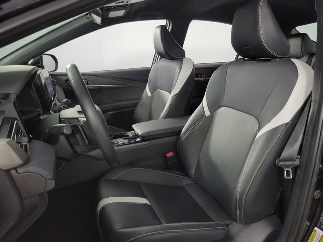 Used 2025 Toyota Camry SE image 14